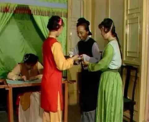 红楼梦何婆子图片,红楼梦何婆子打春燕