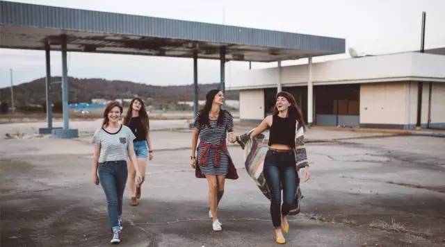 当闺蜜说另一个女生坏话,闺蜜跟我老公说我坏话是什么心态