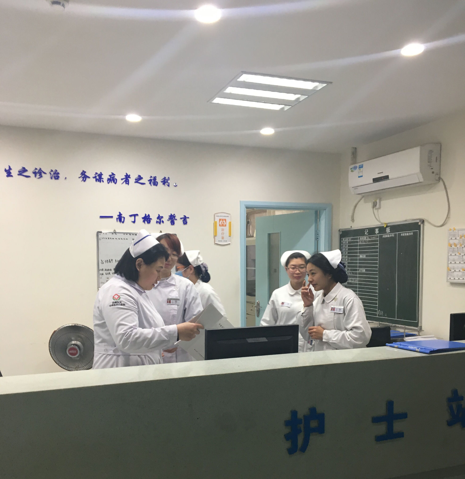 感受医护人员的艰辛与不易,体验到一线白衣天使的辛苦