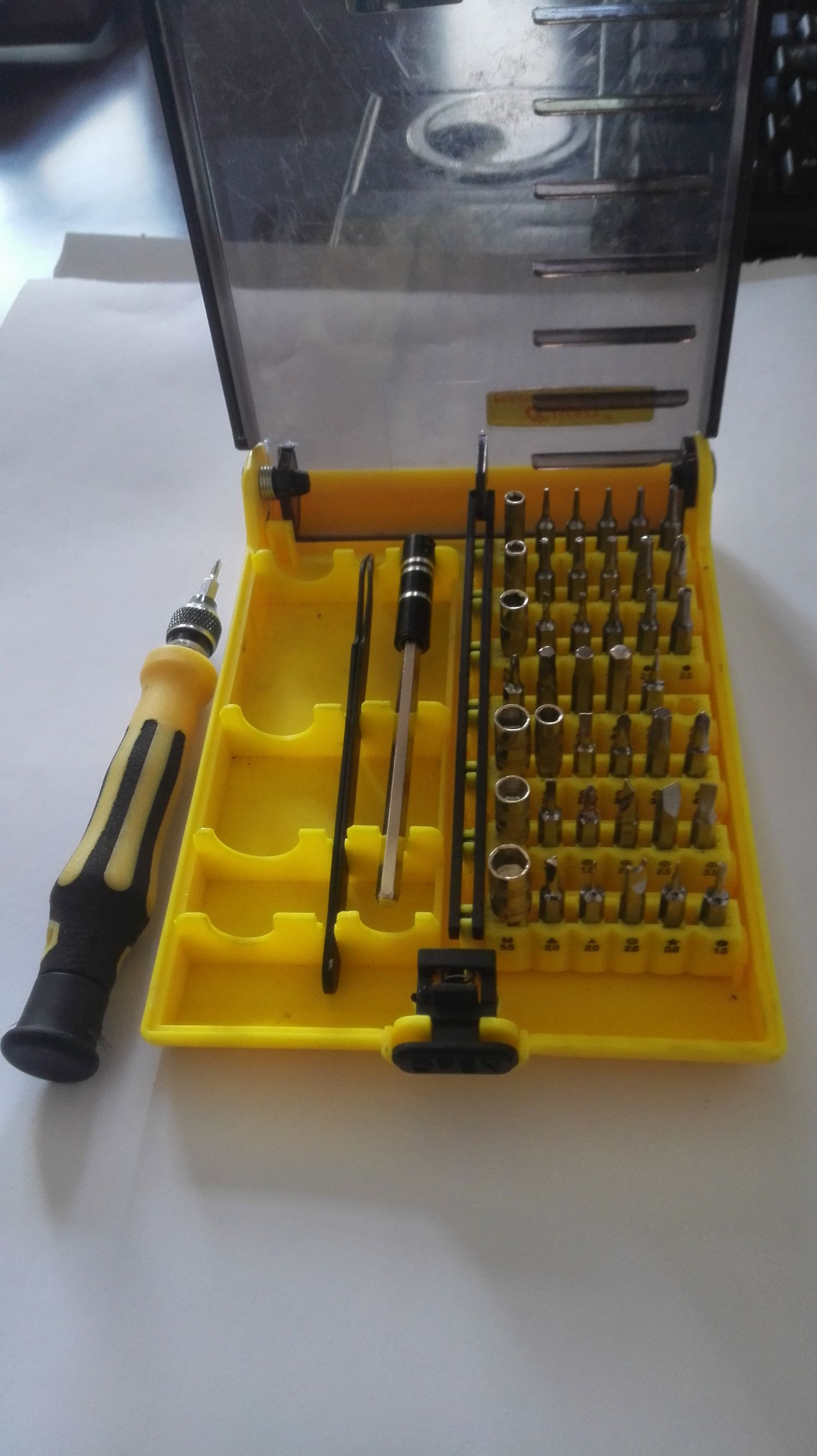 小米10外屏裂了,小米11ultra屏裂了能免费换新吗