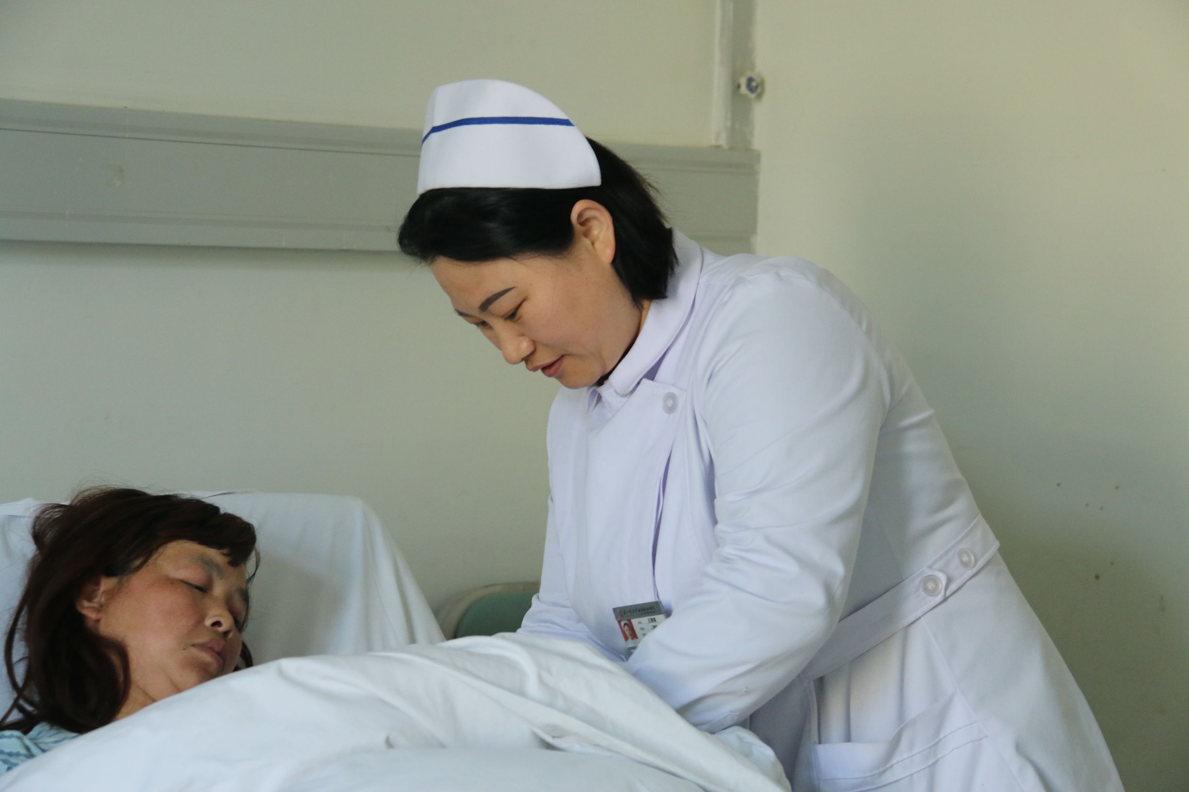 感受医护人员的艰辛与不易,体验到一线白衣天使的辛苦