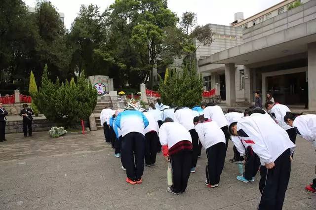 学校师生清明祭扫革命烈士陵园,学校清明祭扫英烈活动方案