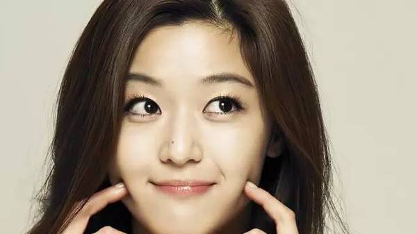 近几年流行的整容脸,千万别整容不要太在意自己的容貌