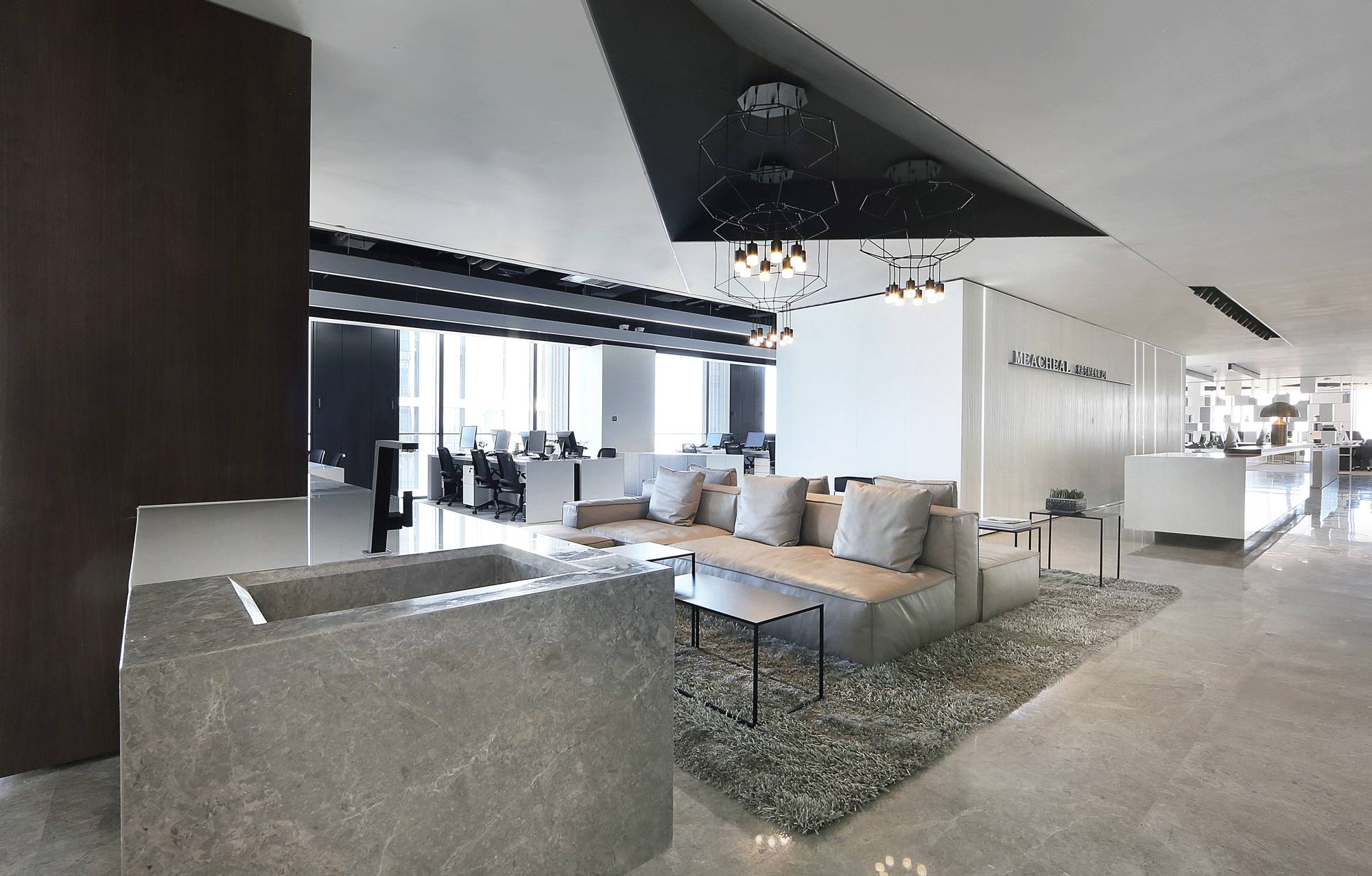 一个年轻潮服品牌的办公空间却选了素白当主打色？「设计联·1584期」