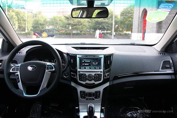 2017款比亚迪e5300购车手册：推荐尊贵型