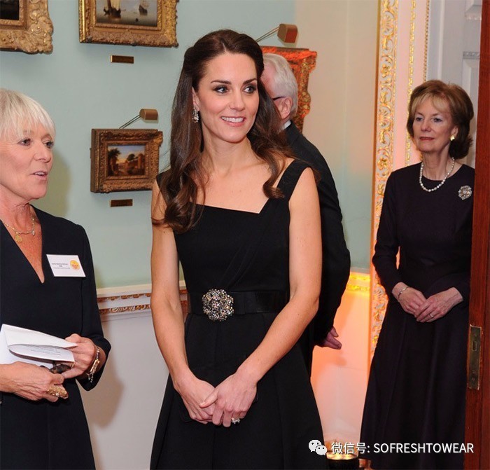 ugg鞋穿搭,ugg复古鞋怎么搭配衣服