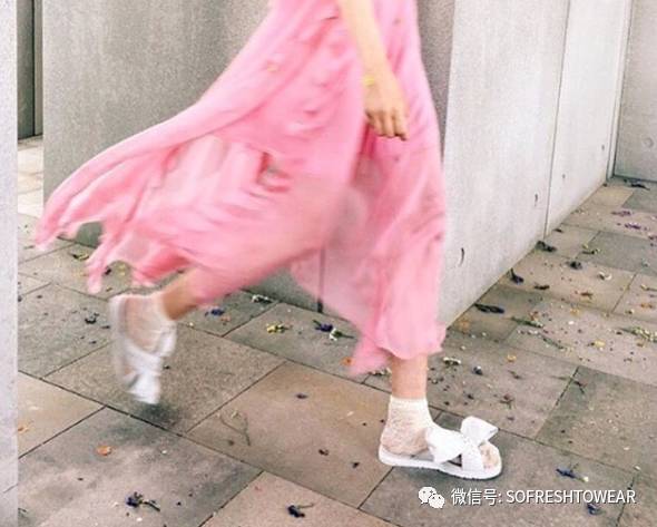 ugg鞋穿搭,ugg复古鞋怎么搭配衣服