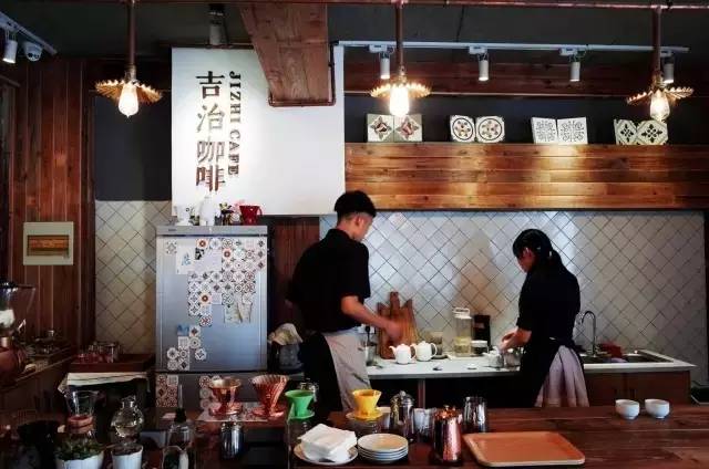 这座藏在旧城区菜市场里的“百货”，装满了老厦门的味道！