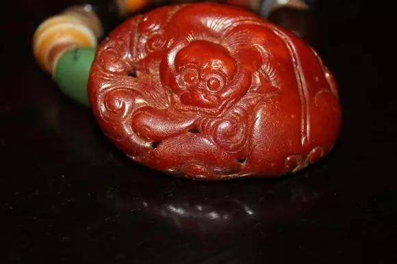 辨别烤色老蜜蜡方法图片,鉴别老蜜蜡的简单方法图片