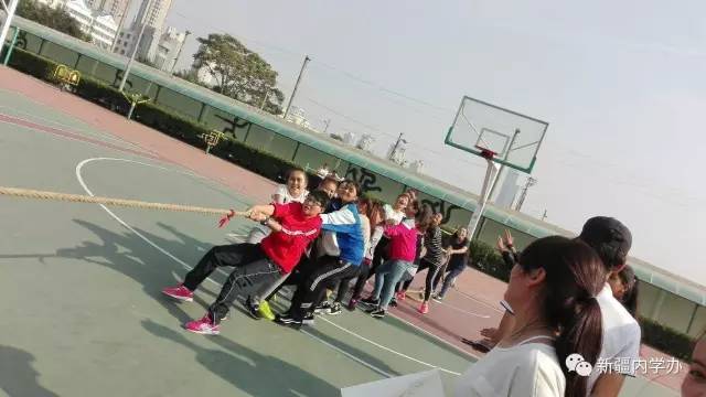 他们传递着内地*疆新**班的正能量