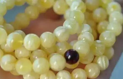 辨别烤色老蜜蜡方法图片,鉴别老蜜蜡的简单方法图片