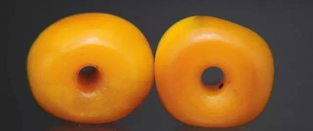 辨别烤色老蜜蜡方法图片,鉴别老蜜蜡的简单方法图片