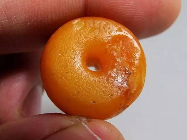 辨别烤色老蜜蜡方法图片,鉴别老蜜蜡的简单方法图片