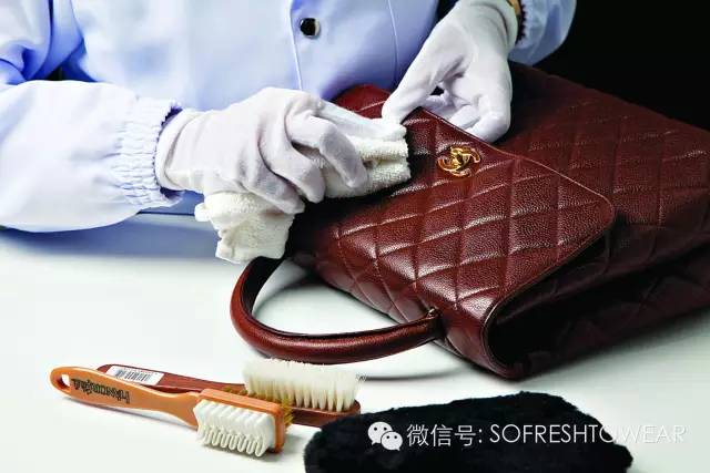 哑光包包脏了怎么打理,买完蔻驰的包怎么保养