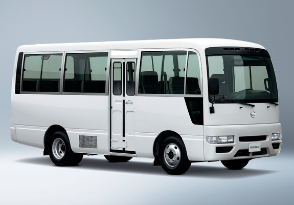 公交线路上亭亭玉立的碧莲