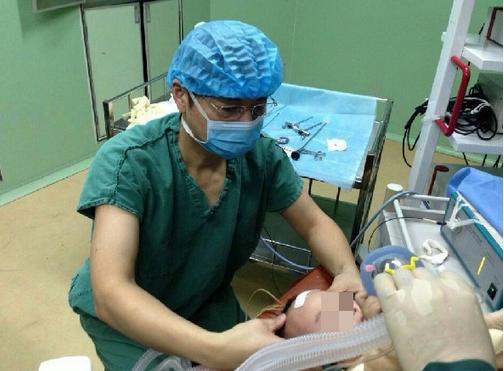 五个月宝宝吃了鸡蛋羹后咳嗽不止，去医院后妈妈惭愧不已