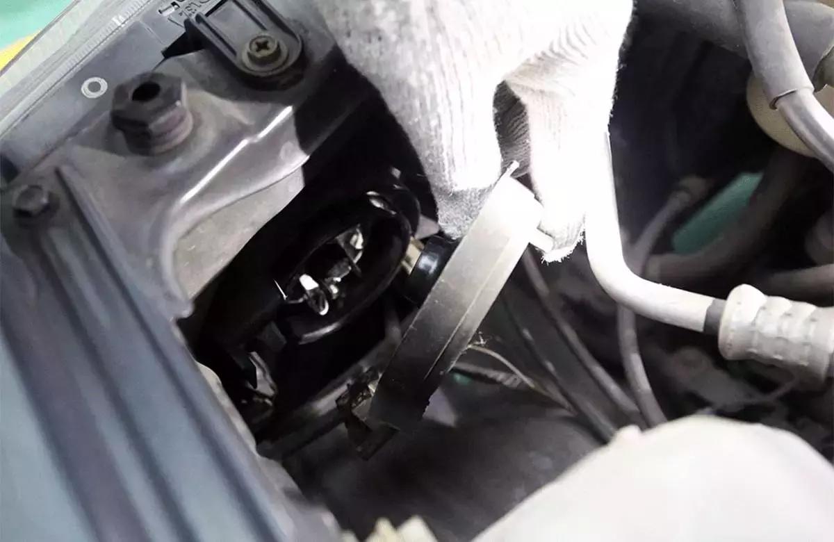 免开灯升级大灯优缺点,卤素大灯不够亮自己动手就能改