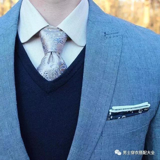 男士休闲西装西裤搭配小白鞋,男士休闲西装搭配什么打底衫