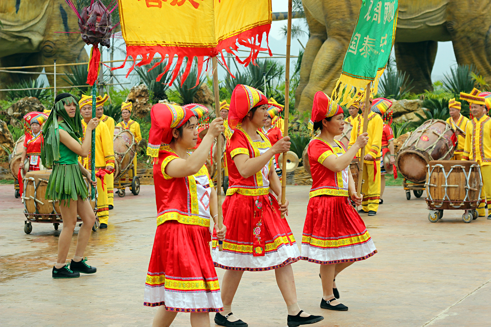 崇左市扶绥龙谷湾恐龙公园,扶绥龙谷湾三月三