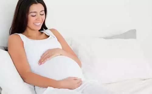 羊水破了保胎成功案例,羊水破了才发现中度污染