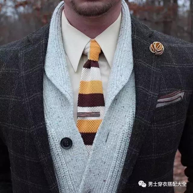 男士休闲西装西裤搭配小白鞋,男士休闲西装搭配什么打底衫