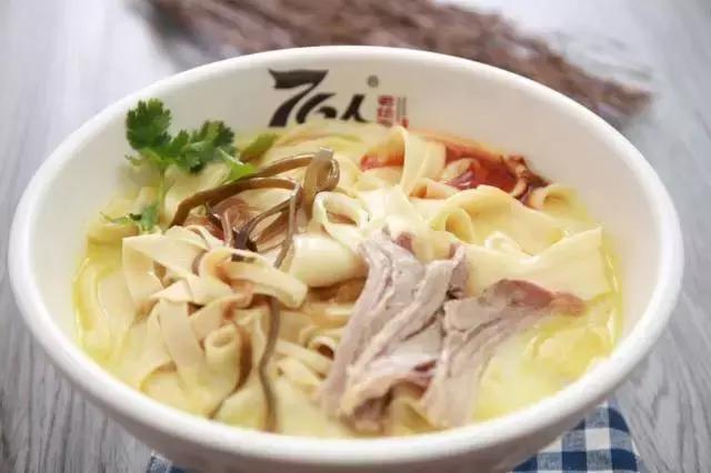 河南烩面“甩”到巴黎，法国人吃到第一口地道老烩面，到底说了啥