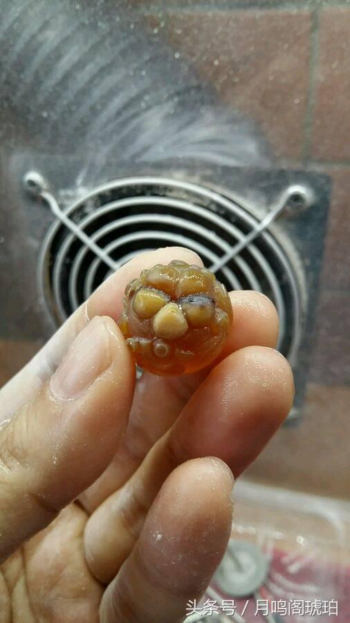 琥珀边角料变废为宝,废物利用提炼黄金