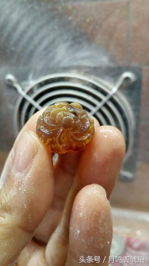 琥珀边角料变废为宝,废物利用提炼黄金