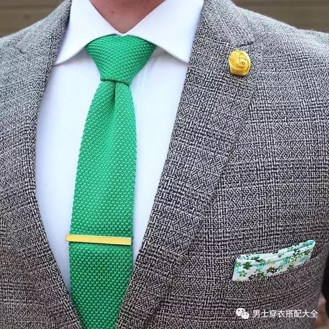 男士休闲西装西裤搭配小白鞋,男士休闲西装搭配什么打底衫