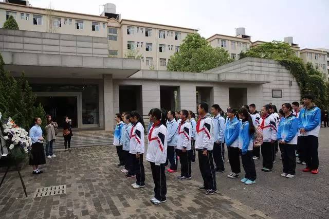 学校师生清明祭扫革命烈士陵园,学校清明祭扫英烈活动方案