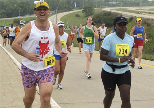 跑步时为什么胸部疼怎么解决,跑步护胸收副乳