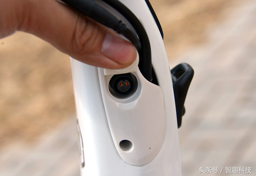 老婆儿子齐上阵视频,入门级电动车测评