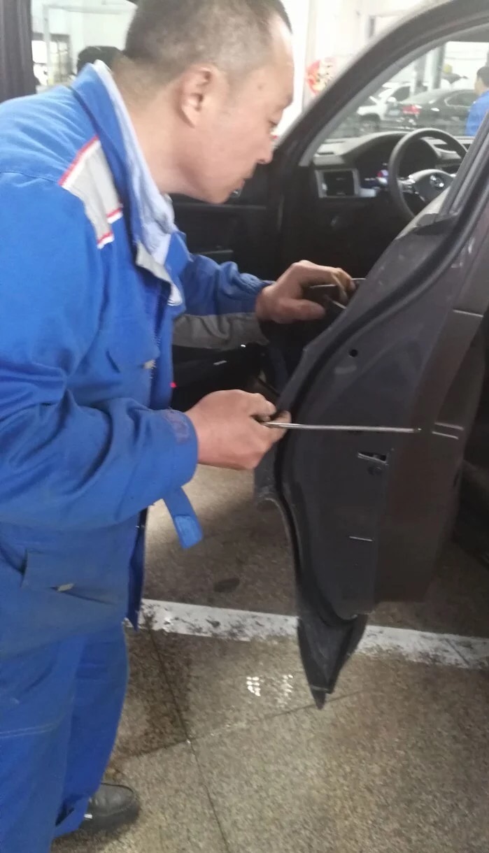 途昂提车1周，门把手坏了2次，维修师傅看了也直摇头