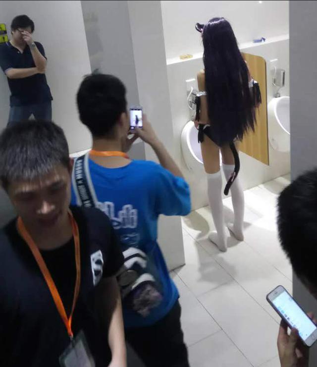 不小心走到异性厕所，你会如何应对？