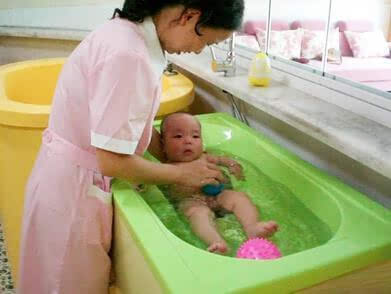 新生儿出生十天洗澡怎么洗,给新生儿正确洗澡全部步骤教程