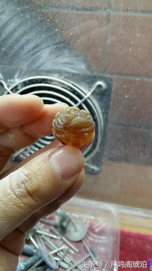 琥珀边角料变废为宝,废物利用提炼黄金