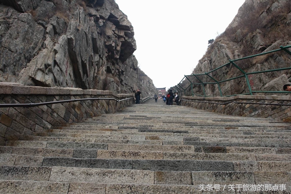 书法第一山石刻,中华第一峰的石刻书法