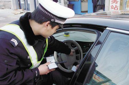 车主关注了放哪些东西扣12分,车上放三样东西不能扣分