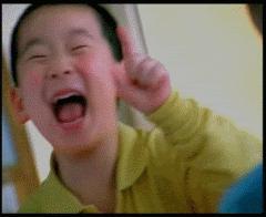 小朋友带奶瓶上学,儿子都9岁了还让妈妈哄着睡觉