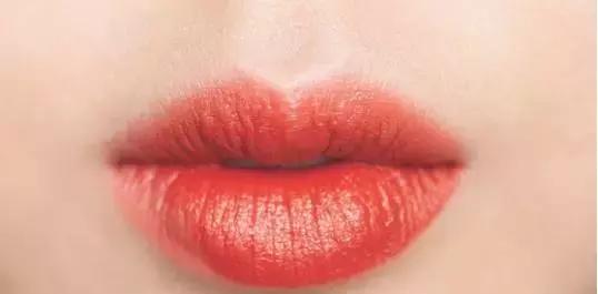 化唇妆要不要盖住唇线,唇线不明显怎么画唇线视频