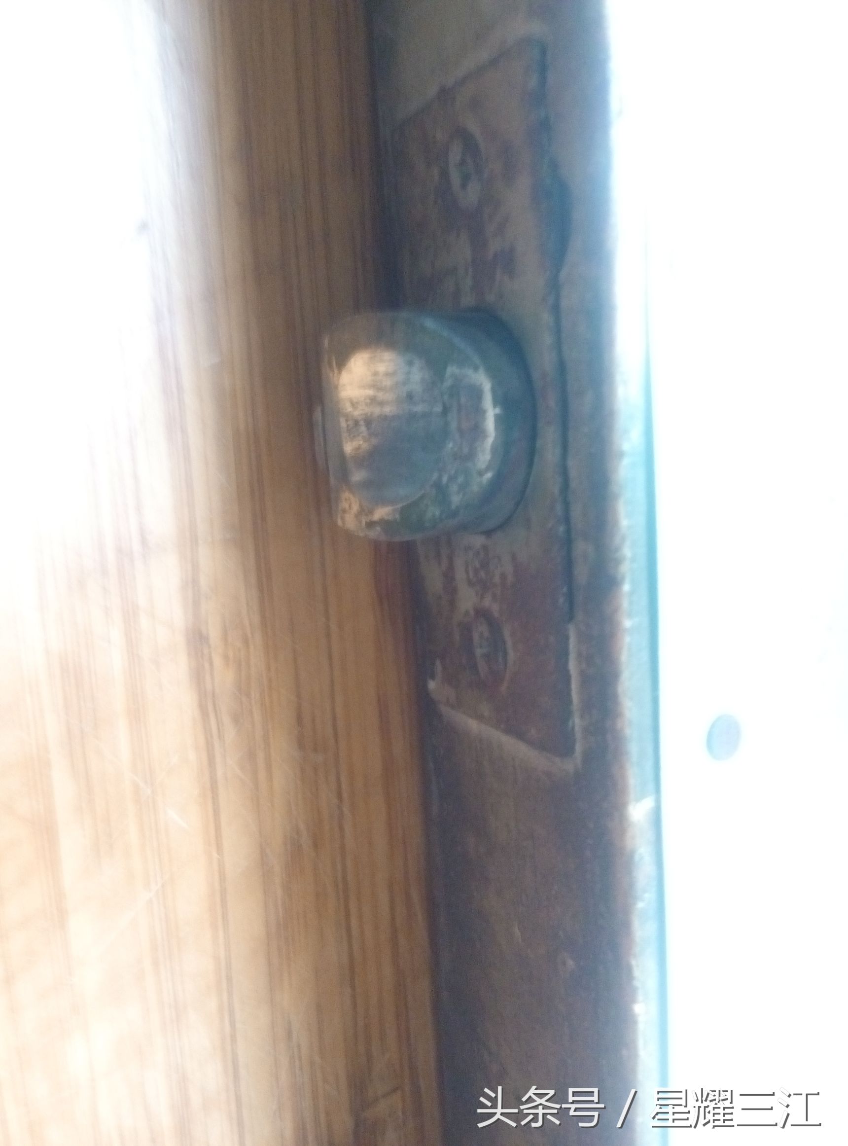 门锁易拉出来怎么修,门锁拉链