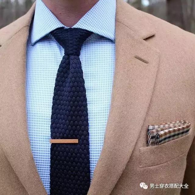 男士休闲西装西裤搭配小白鞋,男士休闲西装搭配什么打底衫