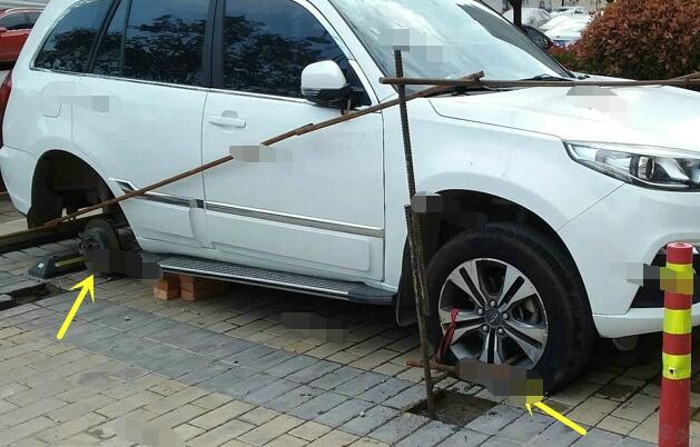 丰田车乱停后续,丰田乱占停车位被用钢筋焊死后续