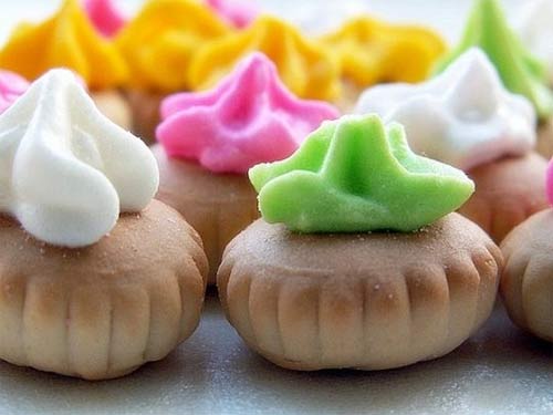 宝宝一哭闹婆婆就给零食,婆婆偷吃孩子的零食