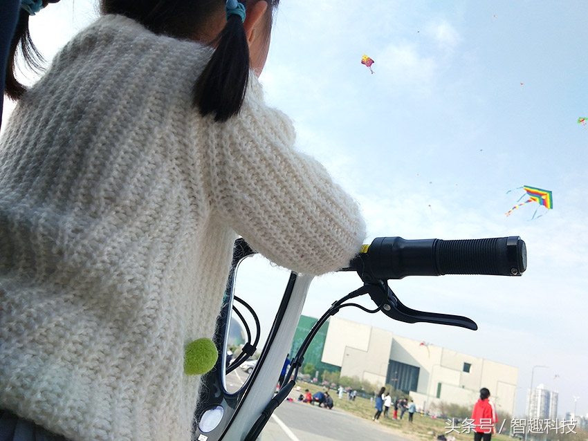 老婆儿子齐上阵视频,入门级电动车测评