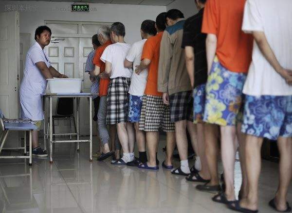 过半严重精神障碍患者家庭贫困国家能免费治疗吗？