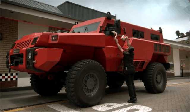 目前最受欢迎的一款越野车,唯一一款大型硬派越野车