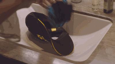 世界上最小的洗衣机来了！找个容器就能洗衣服，太方便啦！