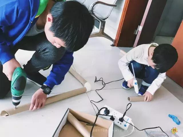 小朋友搭建小屋视频,户外小屋搭建