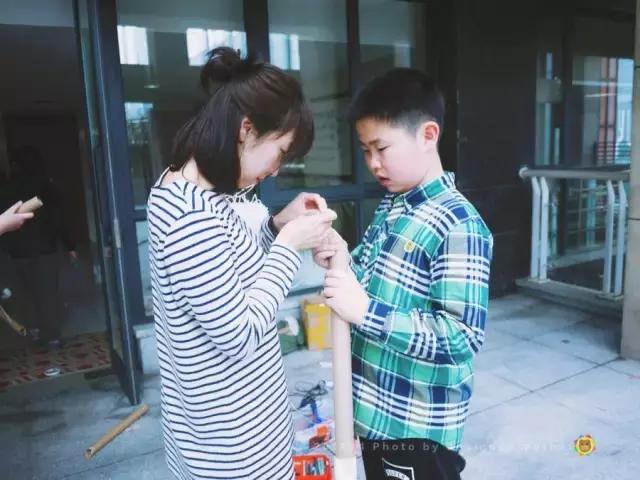 小朋友搭建小屋视频,户外小屋搭建